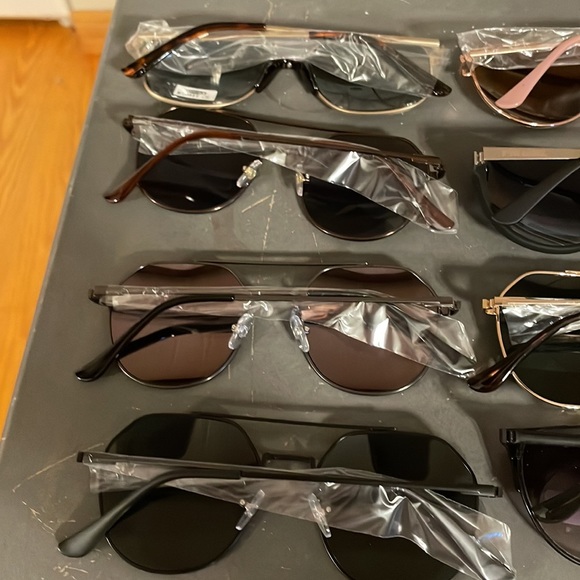 Sunglass Bundle - Picture 5 of 6